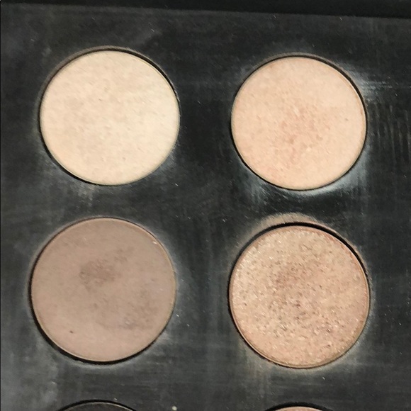 Eyeshadows - Picture 3 of 6